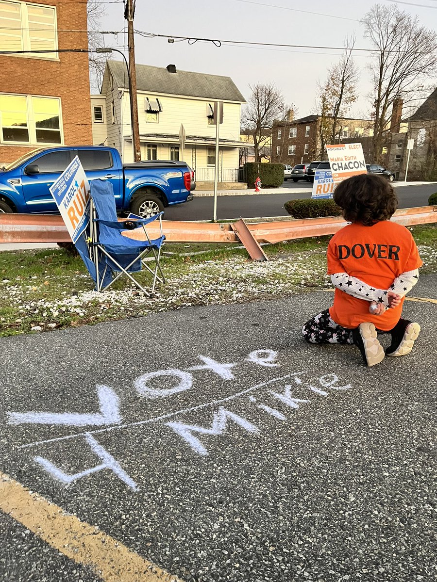 ruizforcouncil's tweet photo. This little one wrote this message without prompting, because her Congresswoman visited her Islamic Center, Because she felt seen. We do this for her, and all little ones like her. #DoverForward @MikieSherrill @RepSherrill @Emerge_NJ @CWA_NJ #ImmigrantsAreWelcomeHere https://t.co/TJA3T2u1nr