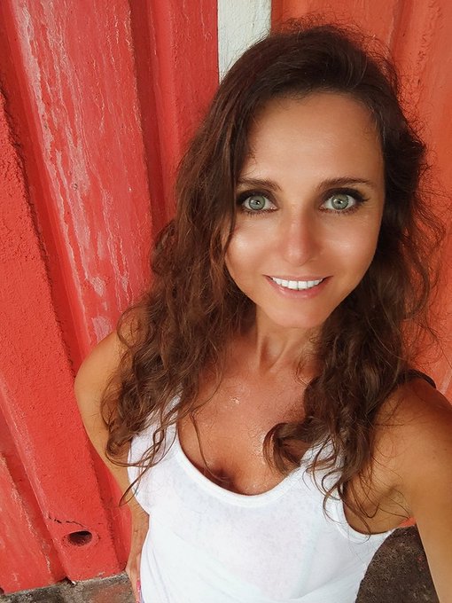 Rainy day 🌧️💧⛈️😁 #pioggia #rain #tuttabagnata 😂 💦 #wet #silviabianco #vegangirl #globetrottergirl #happygirl<a href="/tag/pioggia"class="tags">#pioggia</a><a href="/tag/rain"class="tags">#rain</a><a href="/tag/tuttabagnata"class="tags">#tuttabagnata</a><a href="/tag/happygirl"class="tags"><span>#happygirl</span></a><a href="/tag/wet"class="tags"><span>#wet</span></a><a href="/tag/kualalumpur"class="tags"><span>#kualalumpur</span></a><a href="/tag/silviabianco"class="tags"><span>#silviabianco</span></a><a href="/tag/vegangirl"class="tags"><span>#vegangirl</span></a>