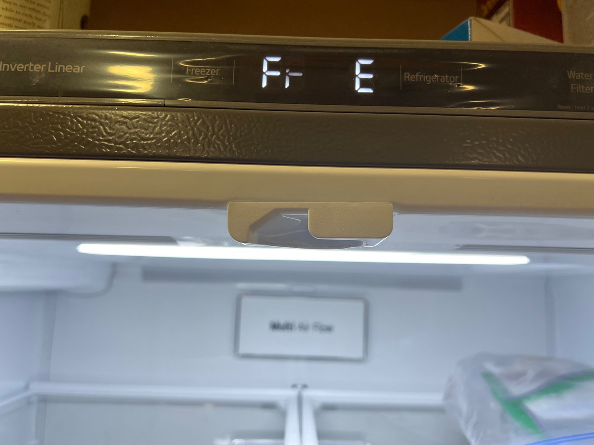gowrishankari's tweet photo. @LGUS second time after 8 weeks of waiting and changing there compressor , the fridge still doesn’t work .. do the right thing !! Help your consumer !!! https://t.co/utQtkPgcYS