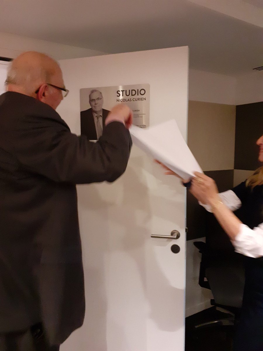 Arcom_Bordeaux's tweet photo. Une grande émotion @AirZenRadio : le studio principal prend le nom de Nicolas CURIEN...1 an pour la radio qui ne manque pas de projets 🙏 https://t.co/phQjXQXfD4