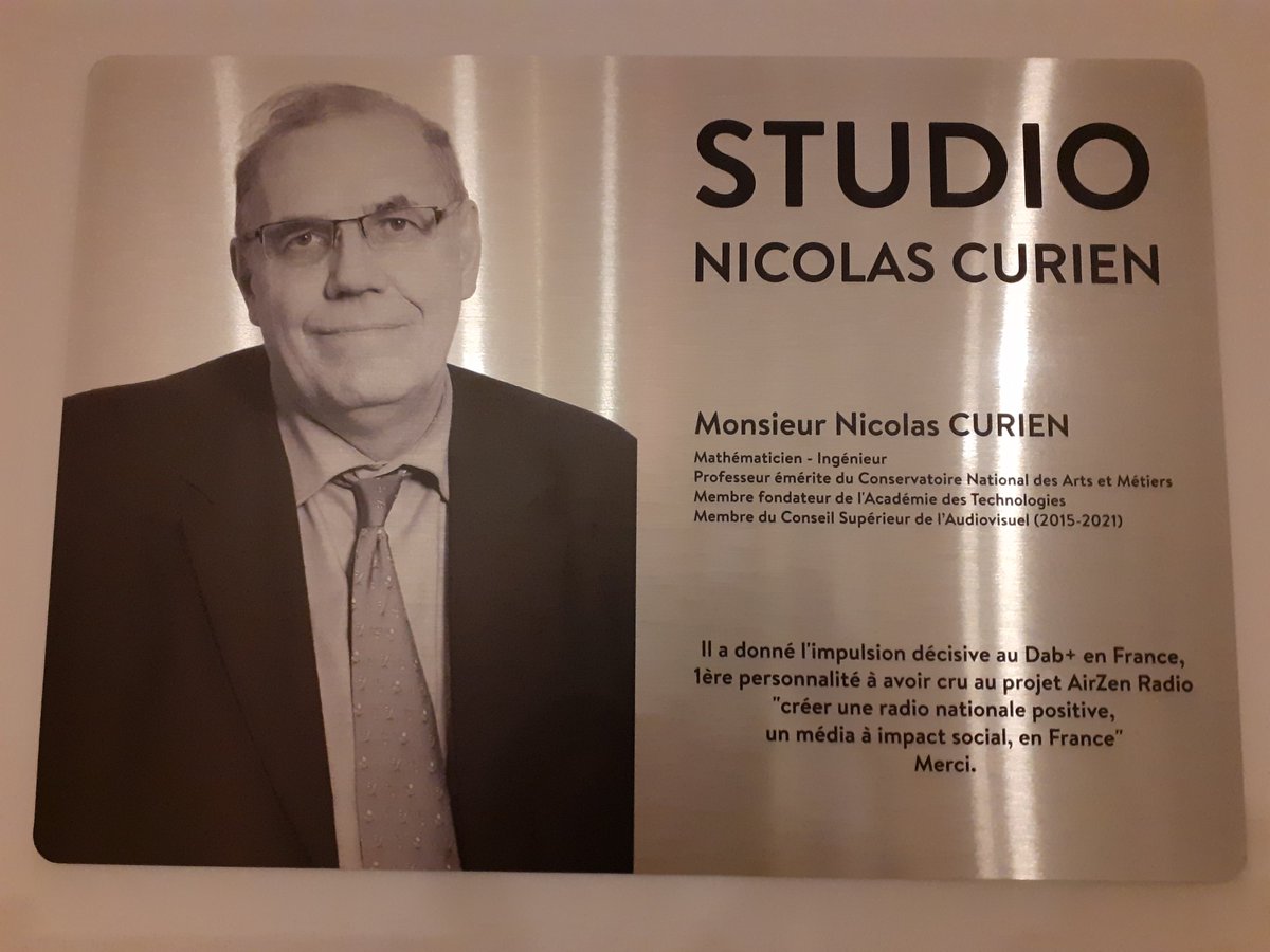 Arcom_Bordeaux's tweet photo. Une grande émotion @AirZenRadio : le studio principal prend le nom de Nicolas CURIEN...1 an pour la radio qui ne manque pas de projets 🙏 https://t.co/phQjXQXfD4