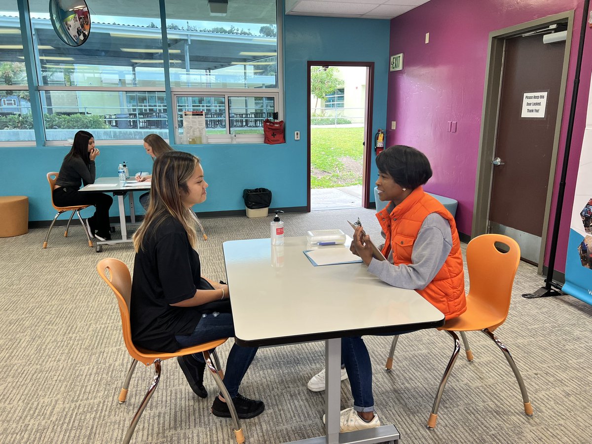 juliacruzf's tweet photo. @BostoniaHigh Lobos presented design projects, elevator pitches and resumes to @akrebecca & @_VictoriaJA. I love it when @Getting_Smart comes to visit @CajonValleyUSD ๐บ๐#youbelongcv
#alwaysalobo
#lobosinvestigate
#cvwow https://t.co/7KvMibtowD