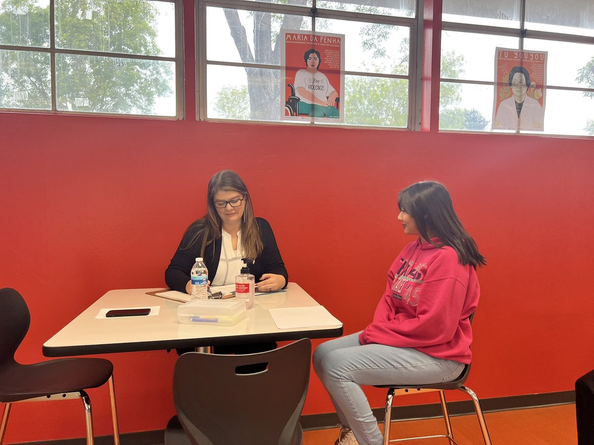 juliacruzf's tweet photo. @BostoniaHigh Lobos presented design projects, elevator pitches and resumes to @akrebecca & @_VictoriaJA. I love it when @Getting_Smart comes to visit @CajonValleyUSD ๐บ๐#youbelongcv
#alwaysalobo
#lobosinvestigate
#cvwow https://t.co/7KvMibtowD