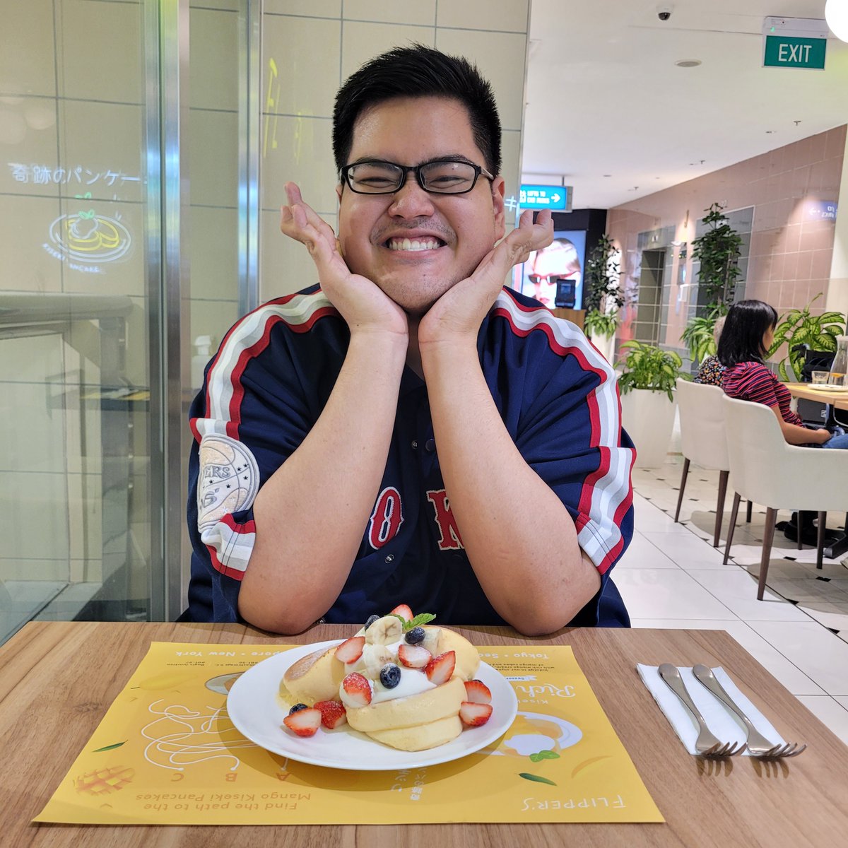 hamkafiqs's tweet photo. Initial Plan: Work lunch to revamp and optimise team processes &amp; save ⏰ for errone

[#HalfTeam Happened]

Revised Plan: Trauma Bonding 😘 https://t.co/n754EqxjQQ