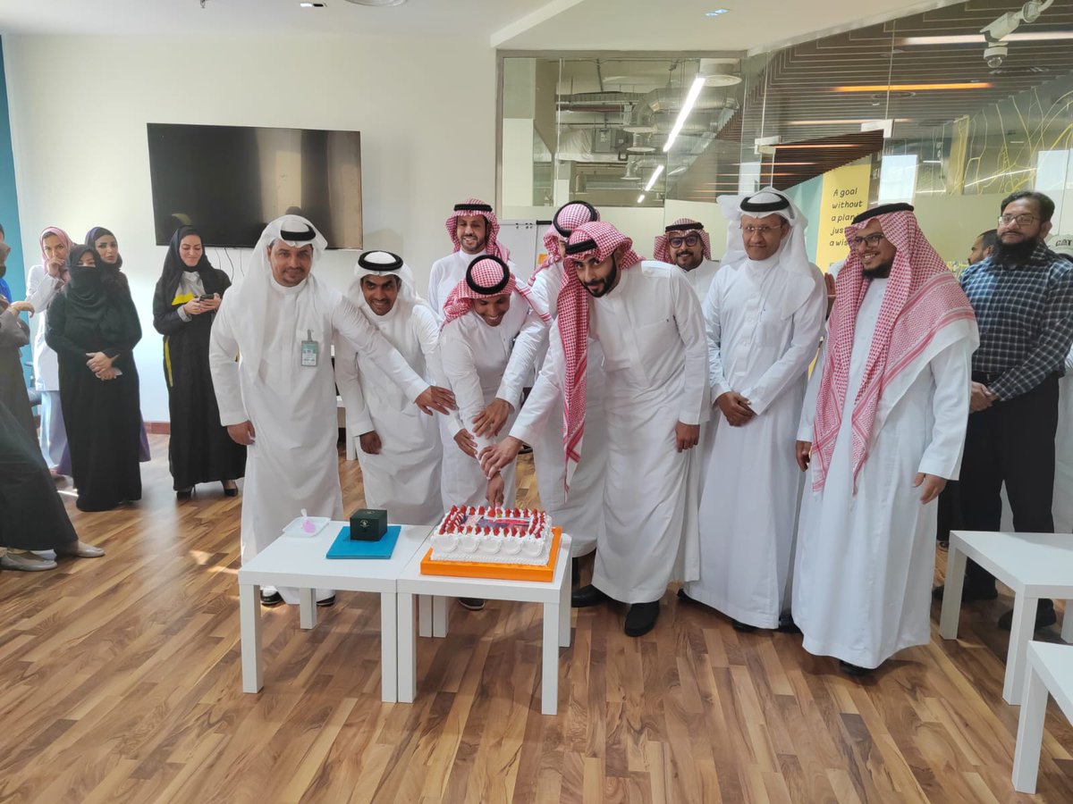 Badr1Bayoumi's tweet photo. إن قلتُ شكراً فشكري لن يوفيكم،
تعجز كلمات الشكر و الامتنان للرئيس التنفيذي للموارد البشرية المهندس هشام  كلماتك في حفل تكريمي لمشاركتي في منصة TEDx كانت في صميم فؤادي.

وايضاً اشكر مديرة إدارة تجربة الموظف أ. شروق الهاشمي لما قدمته لي من دعم. https://t.co/zCK8PryXmm