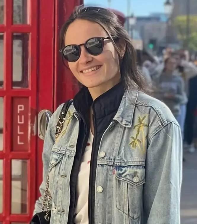 Sans passeport, Camille, une étudiante niçoise, se voit refuser son séjour à Londres bit.ly/3Tr9Idj