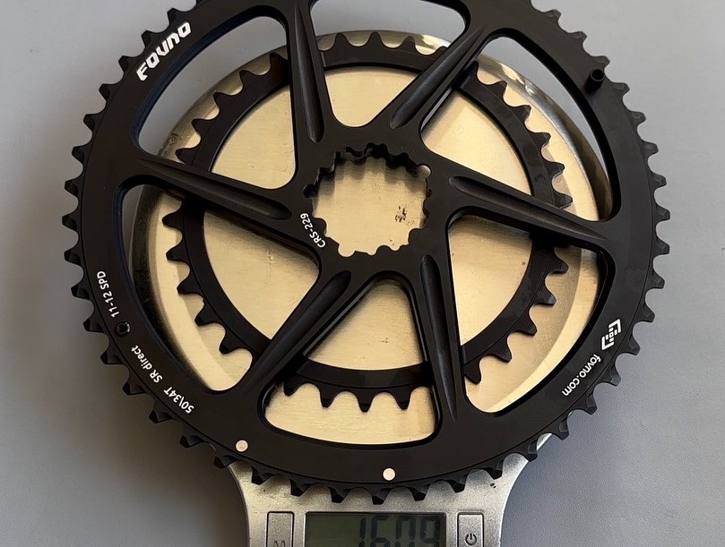 yangChew10's tweet photo. FOVNO New Product
AURORA Pro road crankset 
7075 aluminum alloy full CNC hollow crank
Extremely lightweight, the ultimate rigid-to-weight ratio
Equipped with exclusive new direct-mounted double chainring 
The whole set of AURORA crankset weighs 613g (170, 50/34T) #cycling https://t.co/JSTnUZ6j1q