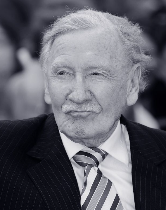 HP_Turkey's tweet photo. Seçmen Şapka'yı seslendiren oyuncu Leslie Phillips 98 yaşında aramızdan ayrıldı. Huzurla uyu Leslie, sesin hep kulaklarımızda olacak 🌿🥀♥️ https://t.co/DqmR6aw46w