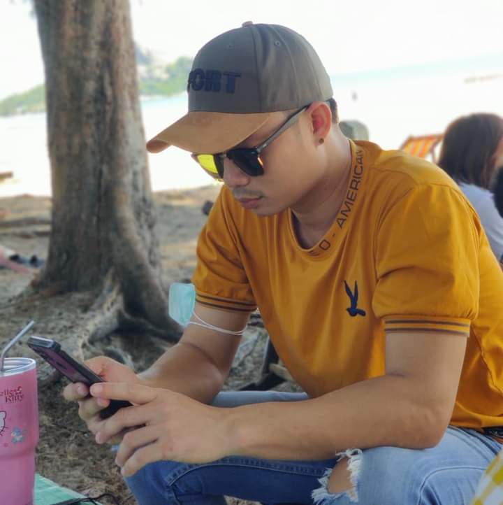 ThthiWach's tweet photo. ผุ่บ่าวมักหมอลำ😄 https://t.co/B2Zq2uFa3B