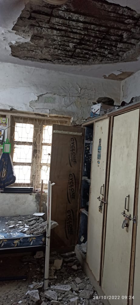 Pallavi Smart (@pallavi_smart) on Twitter photo Residents of Mahatma Jyotiba Phule #government Boys’ Hostel run by <a href="/mahasjsa/">Social Justice & Special Assistance Dept., GoM</a> in #Jogeshwari have begun a #protest against the “dangerous conditions they are living in”
#MumbaiNews
indianexpress.com/article/cities…
<a href="/ie_mumbai/">Express Mumbai</a>
<a href="/IndianExpress/">The Indian Express</a>
<a href="/ieeducation_job/">IE Education Jobs</a> Residents of Mahatma Jyotiba Phule #government Boys’ Hostel run by <a href="/mahasjsa/">Social Justice & Special Assistance Dept., GoM</a> in #Jogeshwari have begun a #protest against the “dangerous conditions they are living in”
#MumbaiNews
indianexpress.com/article/cities…
<a href="/ie_mumbai/">Express Mumbai</a>
<a href="/IndianExpress/">The Indian Express</a>
<a href="/ieeducation_job/">IE Education Jobs</a>