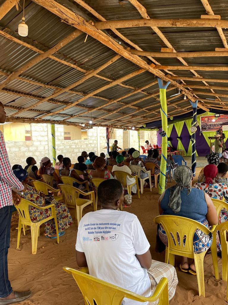 Une force invisible subsiste à l'intérieur de chaque femme. Une lueur vacillante mais bien présente.
Journée de sensibilisation sur l’#hygiène et la #santé de la #femme par Dr Yem-Bla KAO, un bel événement inclusif pour les femmes de la commune de Hahotoé.