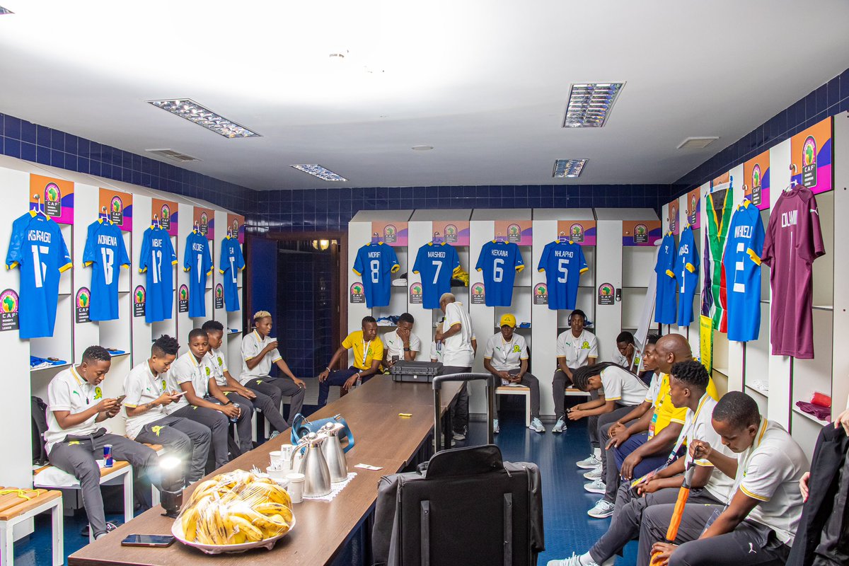 iDiskiTimes's tweet image. 🌍 𝗙𝗜𝗚𝗛𝗧𝗜𝗡𝗚 𝗙𝗢𝗥 𝗧𝗛𝗘 𝗙𝗜𝗡𝗔𝗟  ‼️

Mamelodi Sundowns take on Simba Queens in the #CAFWCL semi-final today. The winner advances to the final... 💪

𝗥𝗧 𝘁𝗵𝗶𝘀 𝘁𝘄𝗲𝗲𝘁 to wish @SundownsLadies good luck. 

Let's get behind our queens! 🙏