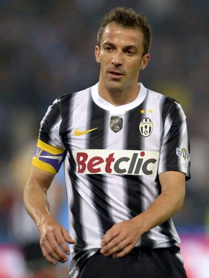 Happy 48th birthday to Alessandro Del Piero 