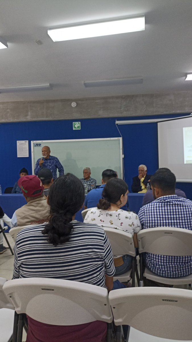 Estamos en Universidad Autónoma de Nayarit 🐝🐝🐝🐝🐝🐝 listos para dar una cata de mieles mexicanas.

Vivan las abejas