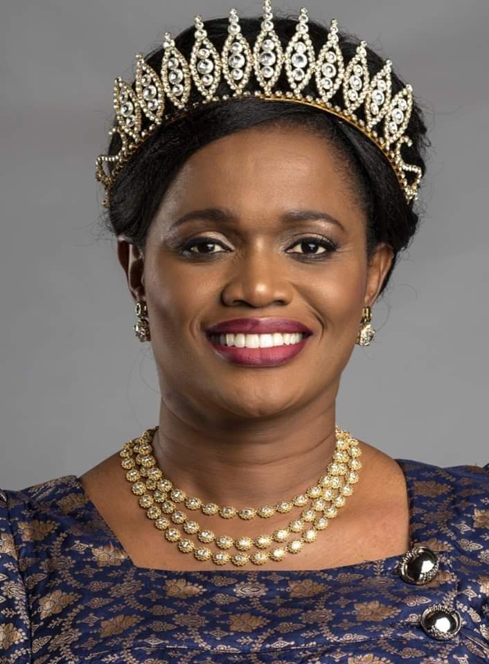 Leero mazaalibwa ga Maama Nnabagereka. Twegatteko tumuyozeyoze olw'okutulera obulungi n'okutulambika naddala mu nsonga y'obuntubulamu.

Happy birthday Maama waffe Sylivia Nagginda.
