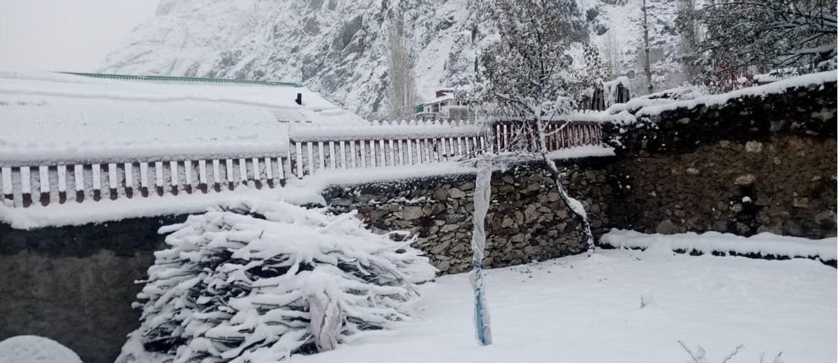 ChitralPK's tweet photo. First snowfall of the season ❄️ 

📍 Gobor, Lotkoh- Chitral 🇵🇰

#BeautifulPakistan #Chitral #Snow https://t.co/8vZaCVcDIh