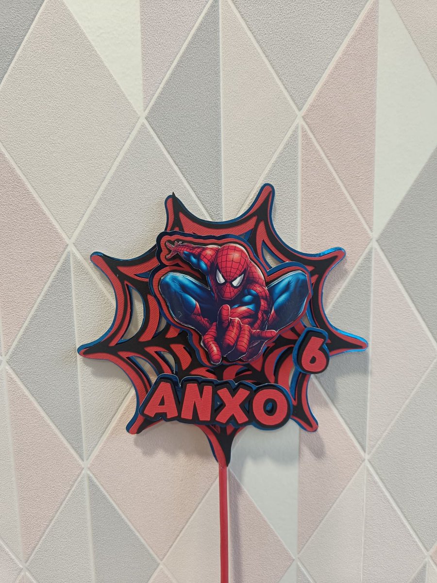 Cake topper de spiderman 🕸🕷
#topper #caketopper #topperpersonalizado #topperspiderman #hechoamamo #qdulcemb🍬🍭 #plazapascualveiga #avenidadebarcelona  #santiagodecompostela