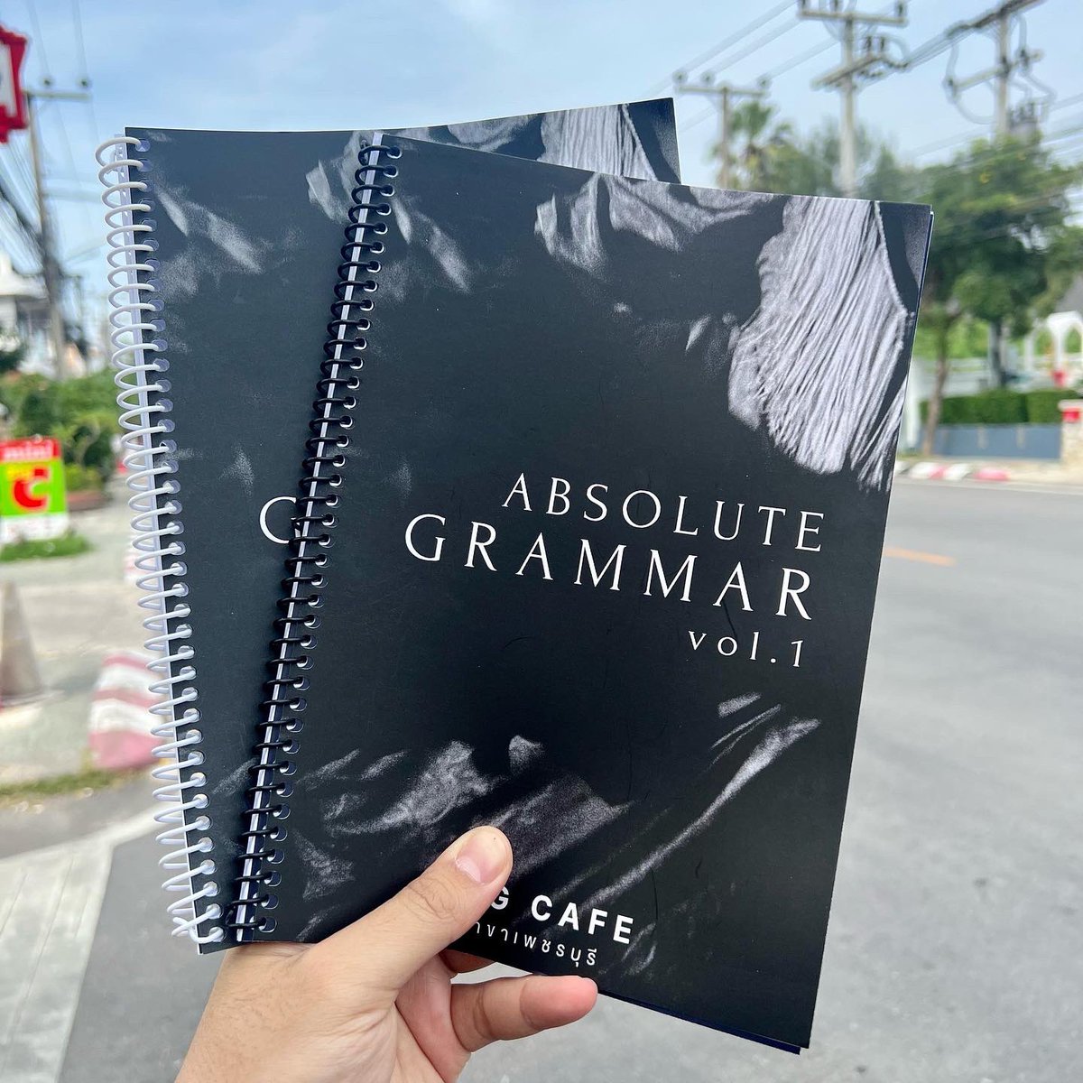 TwitEngCafe's tweet photo. 📚Absolute Grammar Vol.1 &amp; Vol.2
สำหรับน้องๆ ม.ปลายมาเเย้วววววว

พร้อมสมุดโน๊ตสุดเก๋ จดแล้วจำทันที

📍เขาวังเมืองใหม่ เพชรบุรี
🚗Google Map: https://t.co/CFUwvYw0RB
📱IG: @igengcafe
📲LINE: @engcafe 

#EngCafe #กวดวิชาเพชรบุรี #ติวเพชรบุรี #ติวภาษาอังกฤษ #Phetchaburi #Cafe https://t.co/mgT7per1yu