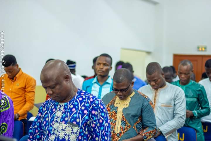 Dans ta vie même s'il est prédit que tu auras beaucoup d'argent, il faut se lever tôt et travailler. Tu n'auras rien si tu ne travailles pas car ça ne tombe pas du ciel.
#JT