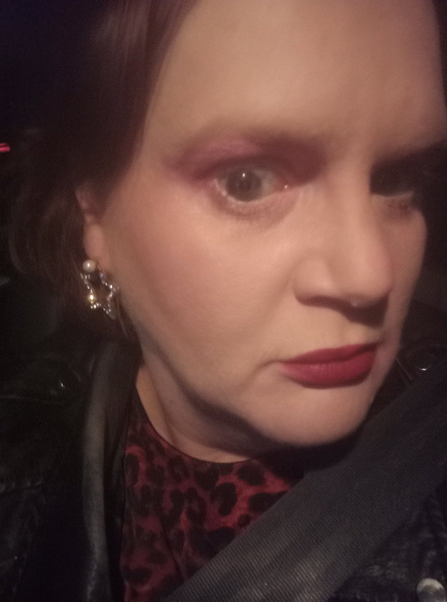 tinemoniek's tweet photo. Heerlijk om nog eens op te treden in Gent. Met #despleet. Volgend concert is op 10 december in Kortrijk! (306/365) #elkedagdankbaar https://t.co/PPQhgW4jYi