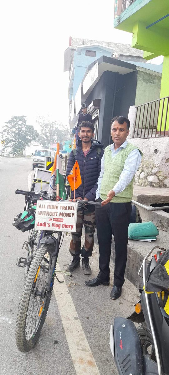 SManojSati's tweet photo. साइकिल से पूरे भारत भ्रमण कर रहे आदित्य से छोटी सी मुलाकात, अभी तक इनके द्वारा 18 राज्यों का भ्रमण किया गया, जो कि राजस्थान के रहने वाले हैं और बी.टेक. किया है।

#Cycle https://t.co/ZUC8H84Uwh
