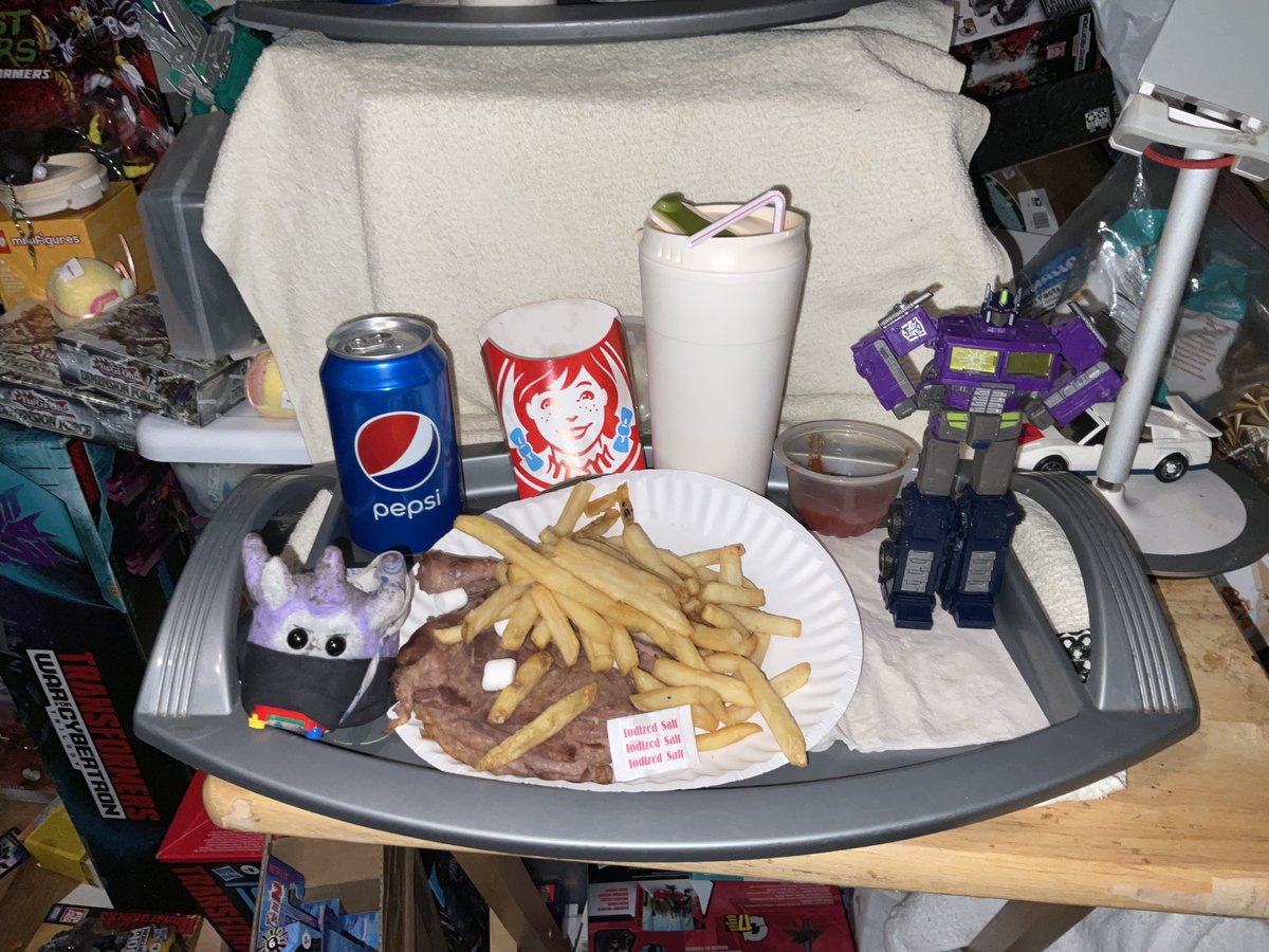 Transfan2's tweet photo. @NightShiningPR @JesseWittenrich @Botcon
Puggle IDW Galvy:Ivisited #TransformersShatteredGlass Universe Again! Today+Saw #OptimusPrime Again!We Saw Lunch From #Wendys & #Arbys #067! #PugglesTalk #Transformers #ShatteredGlass #ShatteredGlassOptimusPrime #GalvySG #FunSGPrime🔘🌕 https://t.co/pFMdyHJKH1
