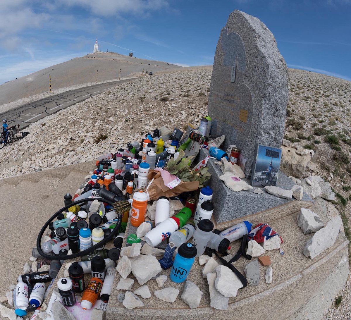 SteveFlemingM9's tweet photo. One of our rides up the Ventoux this year. Always a stop to pay our respects to Tommy Simpson and then @PAFofficiel put a little show on close to the summit. #montventoux #tommysimpson #patrouilledefrance🇫🇷 #cyclinginprovence https://t.co/qnuQtxfXJq