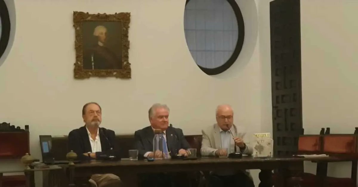 HistoCast's tweet photo. Felipe II y el mito de la Armada invencible fue el tema que trató nuestro amigo Antonio Luis Gómez Beltrán en la conferencia que realizó en Málaga y que os ofrecemos en este #HFile para todos vosotros https://t.co/6iLUArJJzn https://t.co/rK6h7MLdPU