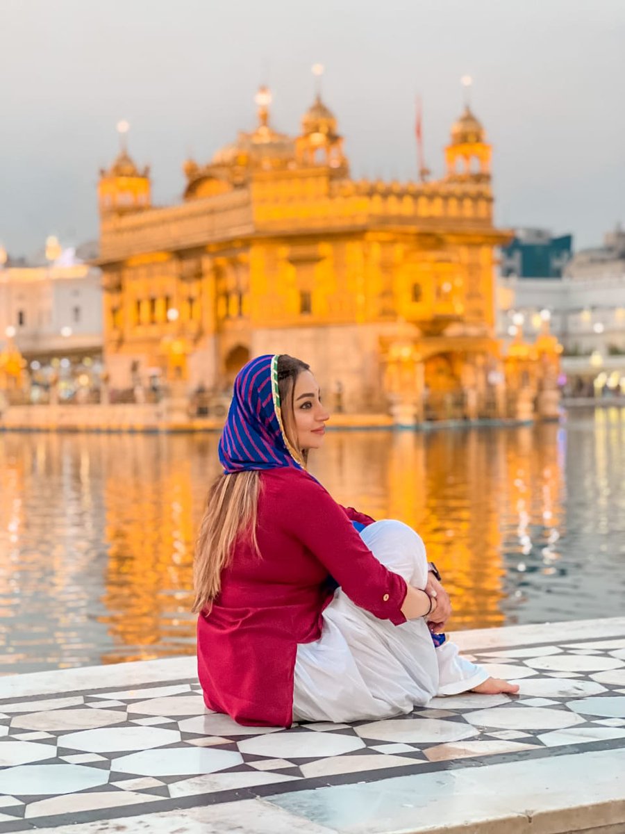 talkingbling's tweet image. Sath Nibhana Sathiya Actress @sone_space looking calm beauty as she visits Golden Temple to seek blessings ❤️
.
.
.
#Iirasoni #sathnibhanasathiya #goldentemple #beautiful #talkingbling