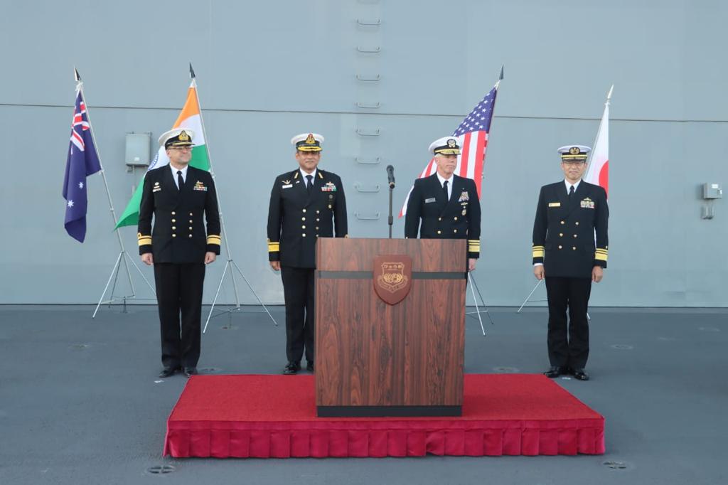 VAdm Yuasa Hideki, CinC, SDF @jmsdf_pao_eng, VAdm Karl Thomas Commander, @US7thFleet & RAdm Jonathan Earley, @COMAUSFLT also participated alongwith personnel from respective navies.
#BridgesofFriendship
#MaritimePartnership

@IN_HQENC @IN_EasternFleet