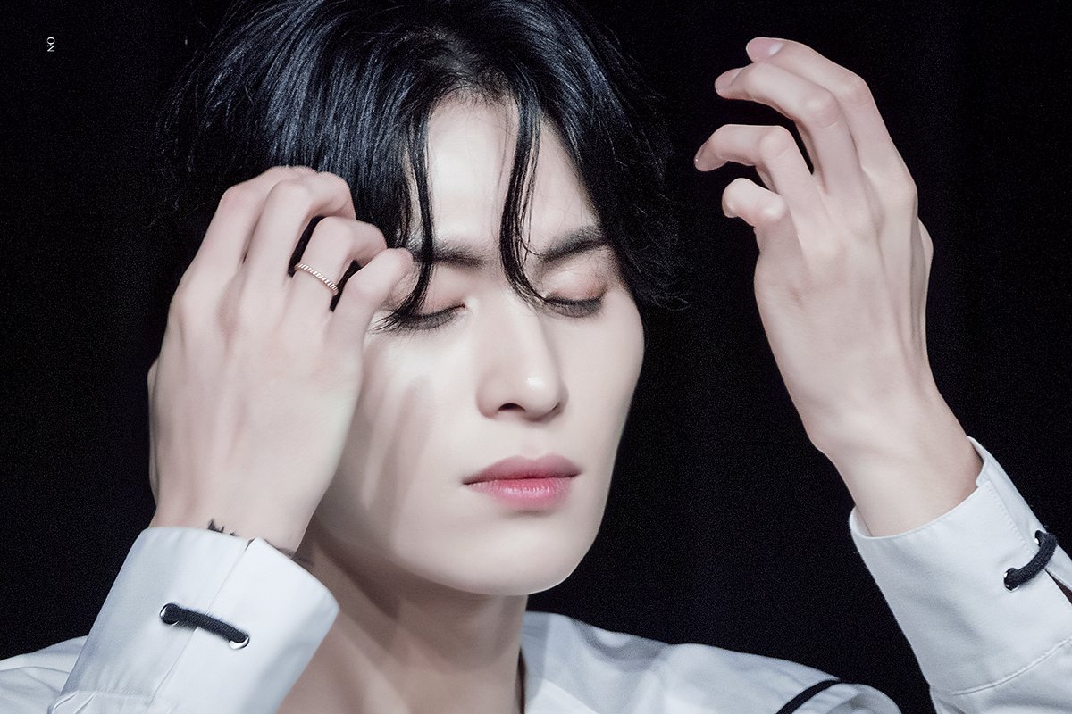 HQ 220809 팬싸

지금 이 순간이 다시 넘겨볼 수 있는
한 페이지가 될 수 있게

#sf9 #에스에프나인 #유태양 #YOOTAEYANG