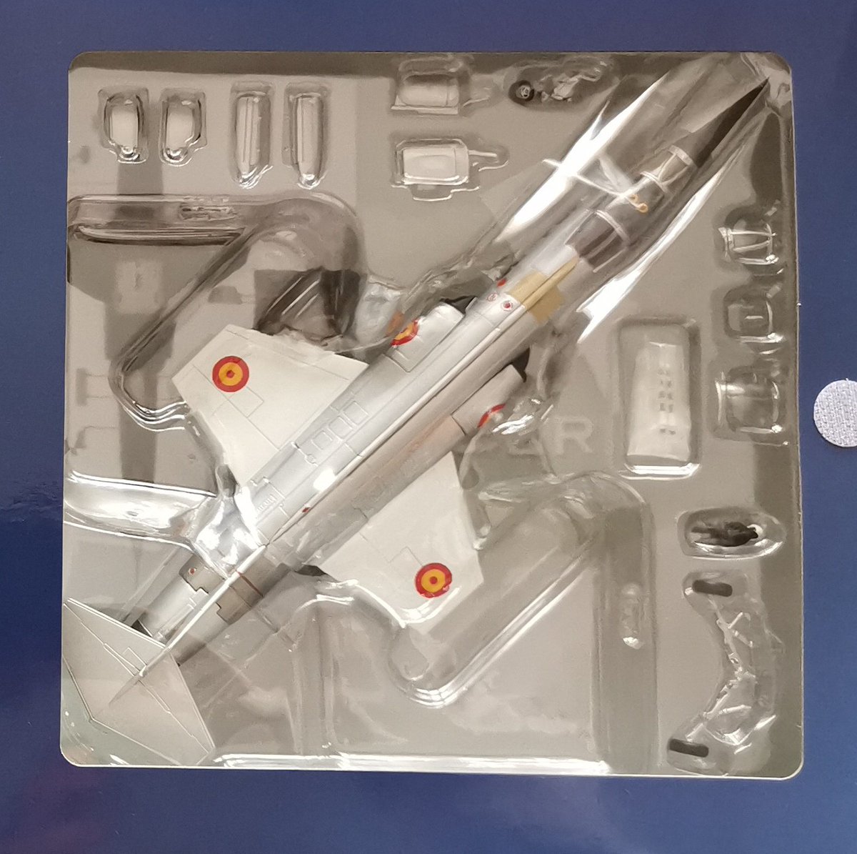 pedrospotter's tweet photo. #BuenosDias #maqueteros aquí os dejo en el #Hangar 😂 📷 del último aterrizaje 🛬 en mi #coleccion de #maquetas
#HobbyMaster
#scale172
Ref.: HA1067
#Lockeed #F104G #Starfighter (C8-2/104-02) @EjercitoAire

Modelo real en el #MuseodeAeronauticayAstronautica
#Diecast #miniaturas https://t.co/zhs2u7gBLZ