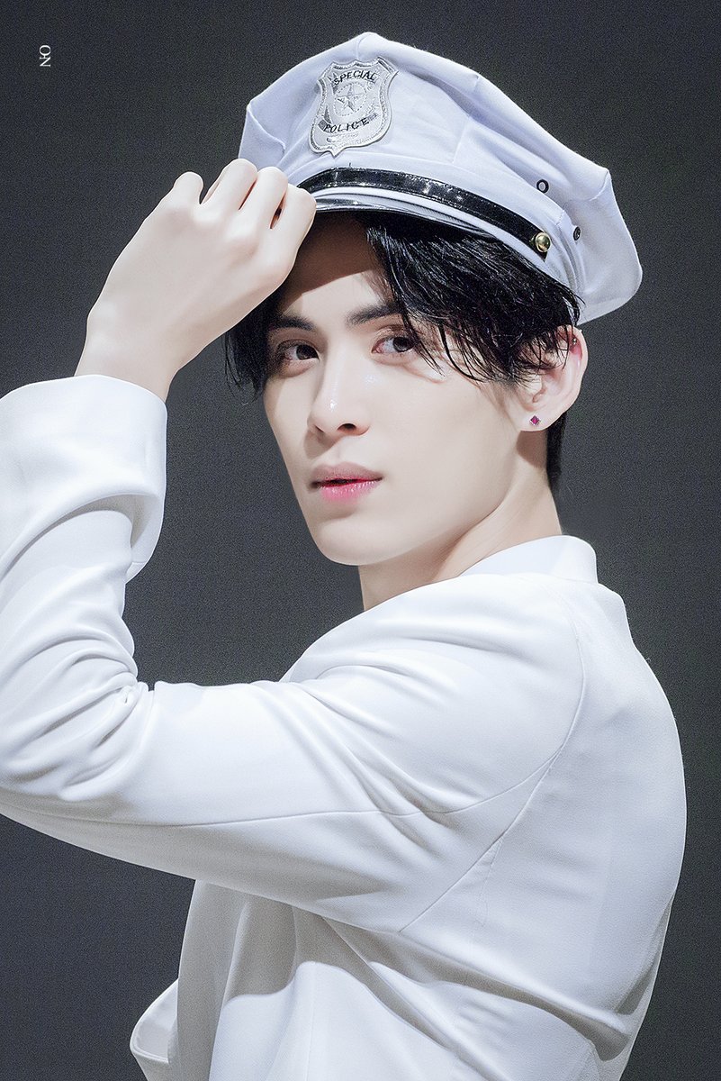 HQ 220904 팬싸

더 할말이 없다.. 

#sf9 #에스에프나인 #유태양 #YOOTAEYANG