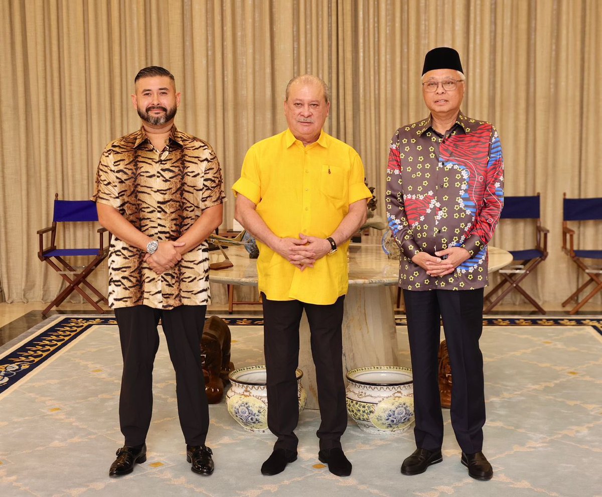 Menjunjung kasih DYMM Sultan Johor, Sultan Ibrahim Ibni Almarhum Sultan Iskandar atas perkenan menerima patik mengadap hari ini.

Turut berangkat mencemar duli ke pertemuan ini, DYAM Mejar Jeneral Tunku Ismail Ibni Sultan Ibrahim, Tunku Mahkota Johor.