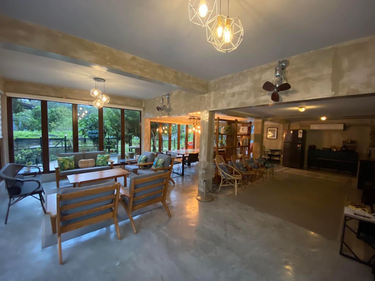 Cantiknya..dekat Hulu Langat jer, ada sungai dalam kawasan rumah kebun yang amat cantik.

Boleh muat dalam 22 orang, kawasan sejuk di kaki bukit dengan langskap yang sejuk mata memandang.

Lokasi: 1858 Semungkis, Kampung Sungai Semungkis, Hulu Langat