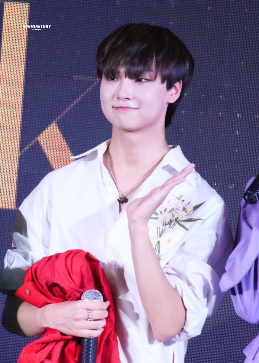 yunminstory's tweet photo. [221106] CENTRAL WORLD

#PraewTalkRound3
#YUNMIN #윤민 #ยุนมิน   
#SevenStarsTH​ #GanadaEnt https://t.co/MtvCgP96NT
