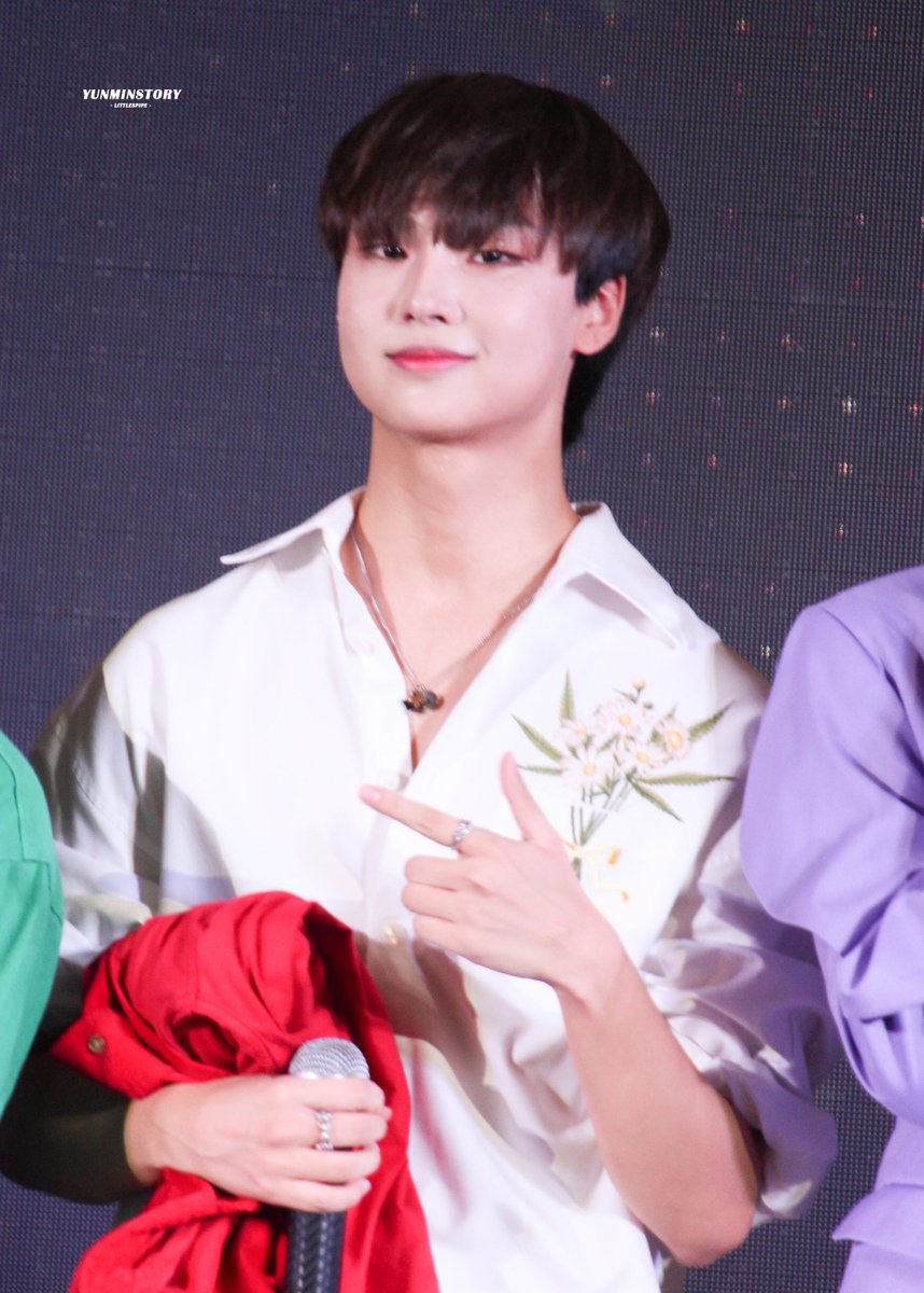 yunminstory's tweet photo. [221106] CENTRAL WORLD

#PraewTalkRound3
#YUNMIN #윤민 #ยุนมิน   
#SevenStarsTH​ #GanadaEnt https://t.co/9vBspGloVI
