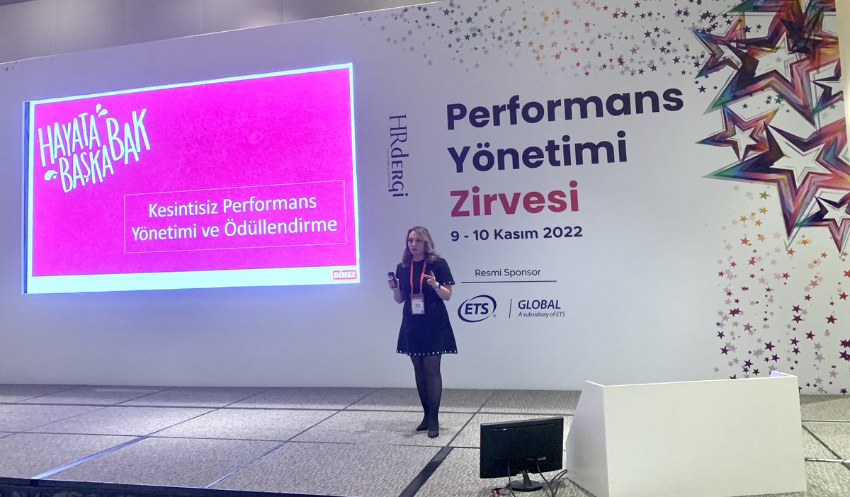 HRdergi's tweet photo. Dimes İnsan Kaynakları Genel Müdür Yardımcısı Yelda Tavlan "Kesintisiz Performans Yönetimi ve Ödüllendirme" ile sahnede... #hrdergi https://t.co/2TL6nusiBN
