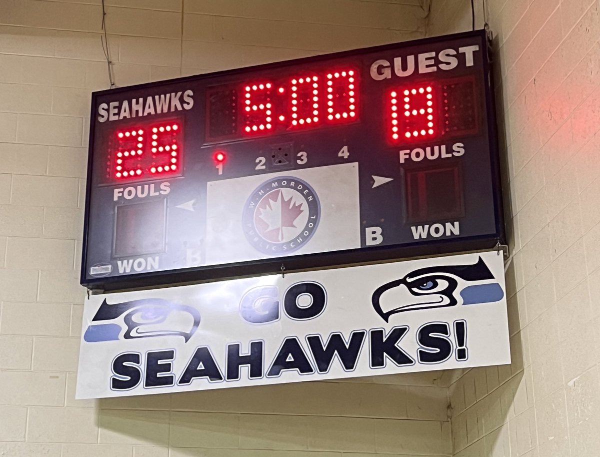 Both the boys and girls volleyball teams won their games last night and are moving on to playoffs <a href="/MordenHDSB/">W.H. Morden Public School</a>! Such a great energy in the gym with both teams cheering each other on 🥹🤍 <a href="/mspeddle/">Shauna Peddle</a>