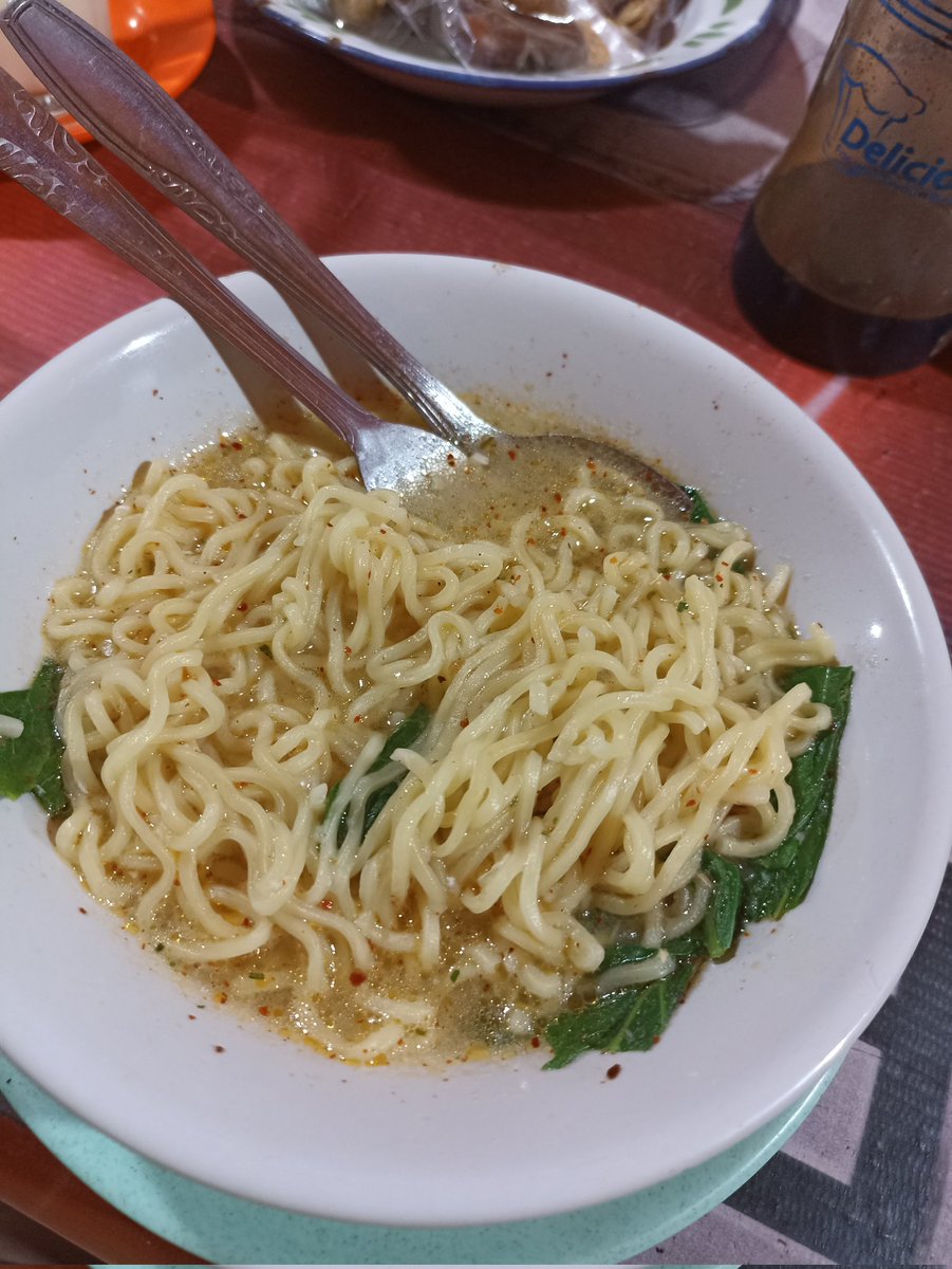 thalitoy's tweet photo. Kesampean juga jajan di sini. Setiap mau siap makan mesti ga bisa fokus malah ngurusi gawean yg last minute onooo wae masalah ๐ These people won't let me have my dinner in peace #hadehhhh https://t.co/jNZQP7yRAC