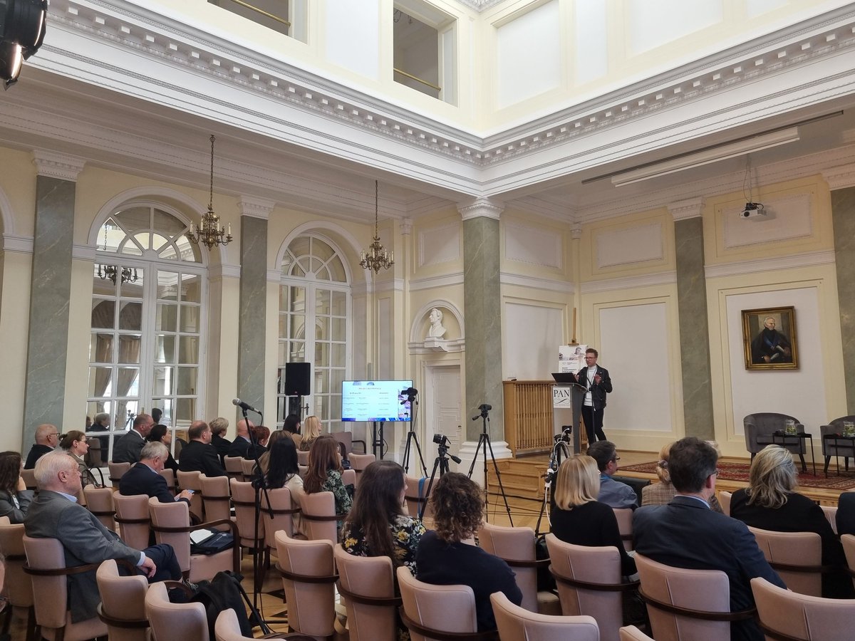 Polska Akademia Nauk tweet media