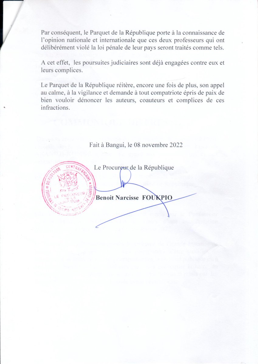YogIabnj's tweet photo. #Rca🇨🇫| New épisode de la lutte pour/contre la réforme constitutionnelle : le parquet de Bangui lance des poursuites judiciaires contre les Pr @akandjikombe et @GMNguerekata pour "troubles politiques graves'', selon le procureur de la République, Benoît Foukpio. #RcaDebou https://t.co/pL481E0dNt