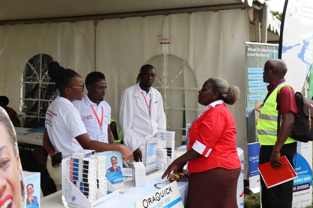 brendamary_kemi's tweet photo. @HDU_official is still here at the HIV and Aids Symposium at MUBS playgrounds exhibiting the #OraQuickHIVSelfTest  kits and free testing services are being offered. 
Pass by and get free kits
#TestBeforeYouTest https://t.co/dFEFcX9lev