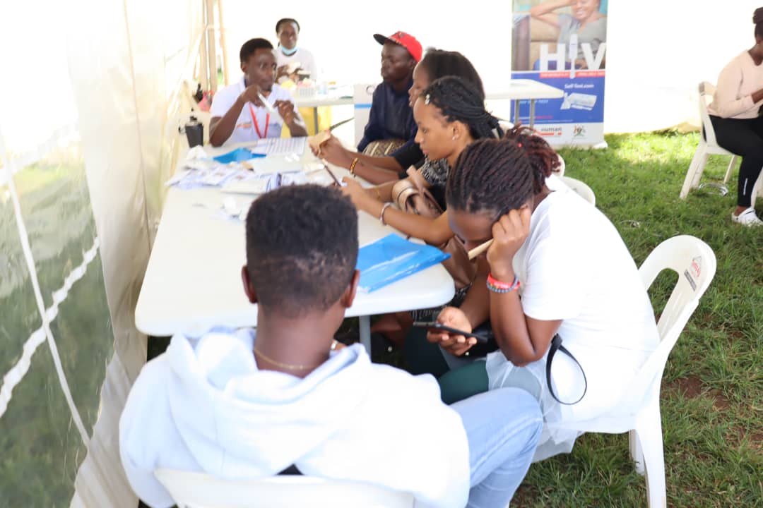 brendamary_kemi's tweet photo. @HDU_official is still here at the HIV and Aids Symposium at MUBS playgrounds exhibiting the #OraQuickHIVSelfTest  kits and free testing services are being offered. 
Pass by and get free kits
#TestBeforeYouTest https://t.co/dFEFcX9lev
