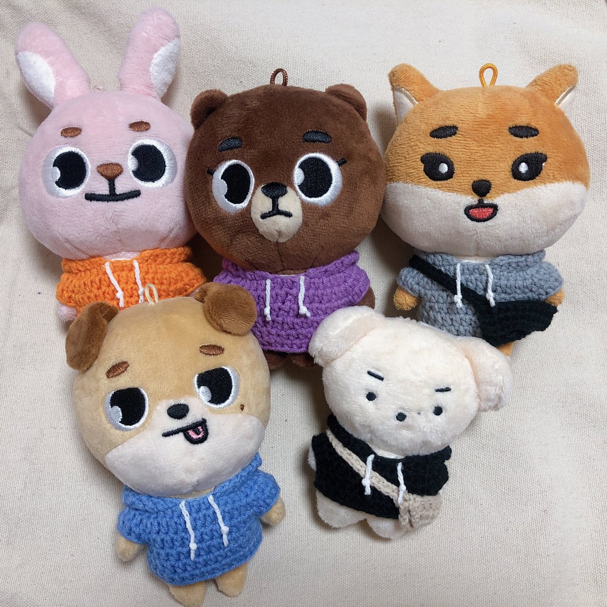 곧 새로운 상품과 함께 후드티 재판매 할 예정입니다💖 많은 관심 부탁드려요😚

(드디어 멀쥬들이 완전체가 되었어요❣️