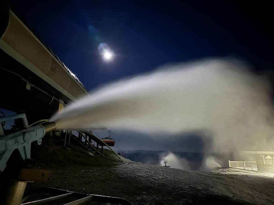 OkemoConditions's tweet image. 11.9.2022 | Our snowmakers have taken to the hill for the first time this season to lay down some awesome snow as they begin to build the base layer for you! As a reminder, Mountain Road is closed for the season. Countdown to opening continues-Okemo Style. ❄️