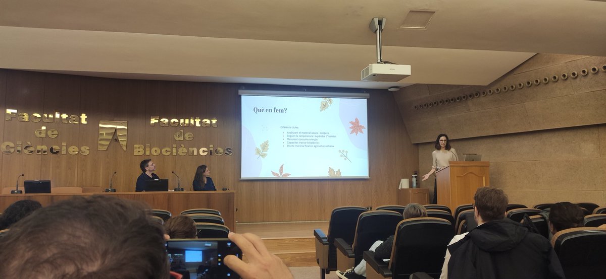 DGonzalezAle's tweet photo. Jornada final de trobada i posada en comú del projecte #Pandèmies a la @UABBarcelona, on l'@ICTA_UAB, @GICOM11 i @GRIC_UPC presentem una síntesi dels resultats obtinguts al llarg d'aquest projecte tant transversal ♻️ https://t.co/TKdG8CmiLF
