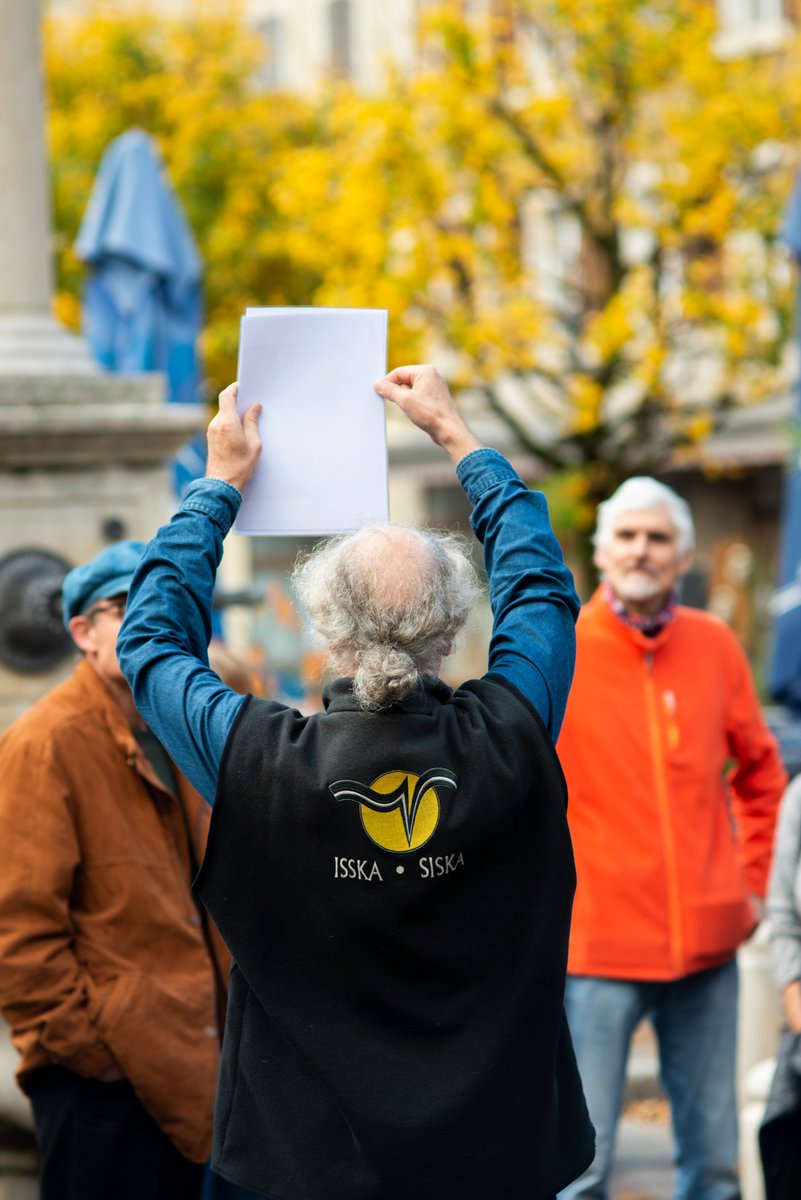 Isska_Siska's tweet photo. Pour cette dernière sortie de l’année organisée avec le @parc_doubs , pas moins de 30 personnes se sont aventurées sur les traces de l’eau dans la région de @VilleduLocle . En prime, le groupe a bénéficié d’une visite exclusive des installations de traitement de l’eau de Viteos. https://t.co/CnmFE8qzHi