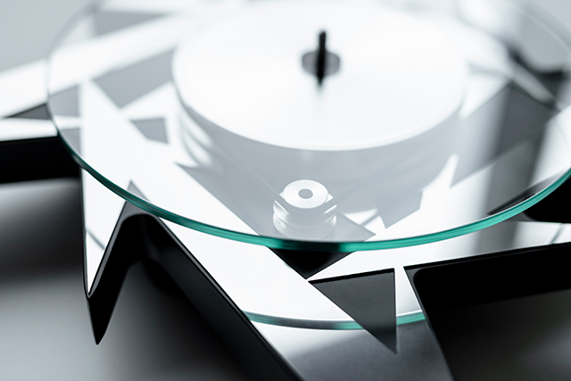 Pro-Ject Metallica Limited Edition - Un giradischi e una icona. Questo Metallica Limited Edition, dedicato al famoso gruppo heavy statunitense, ha un disegno che è riduttivo chiamare originale. - mailchi.mp/audiogamma/pro…