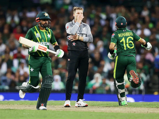 T20 World Cup: Clinical Pakistan thrash New Zealand to keep dream of ’92 alive